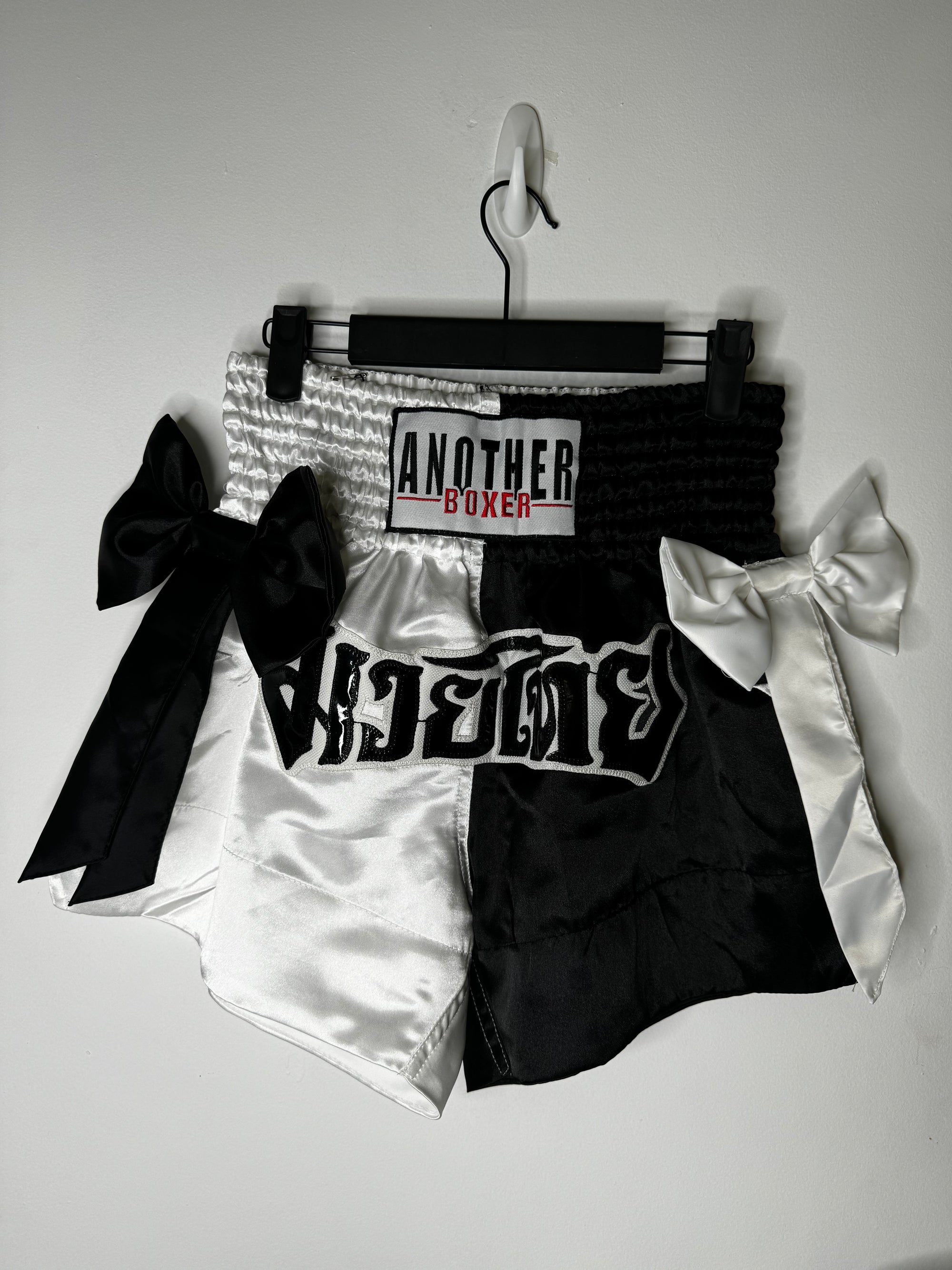 Short MUAY THAI Bow Black & White