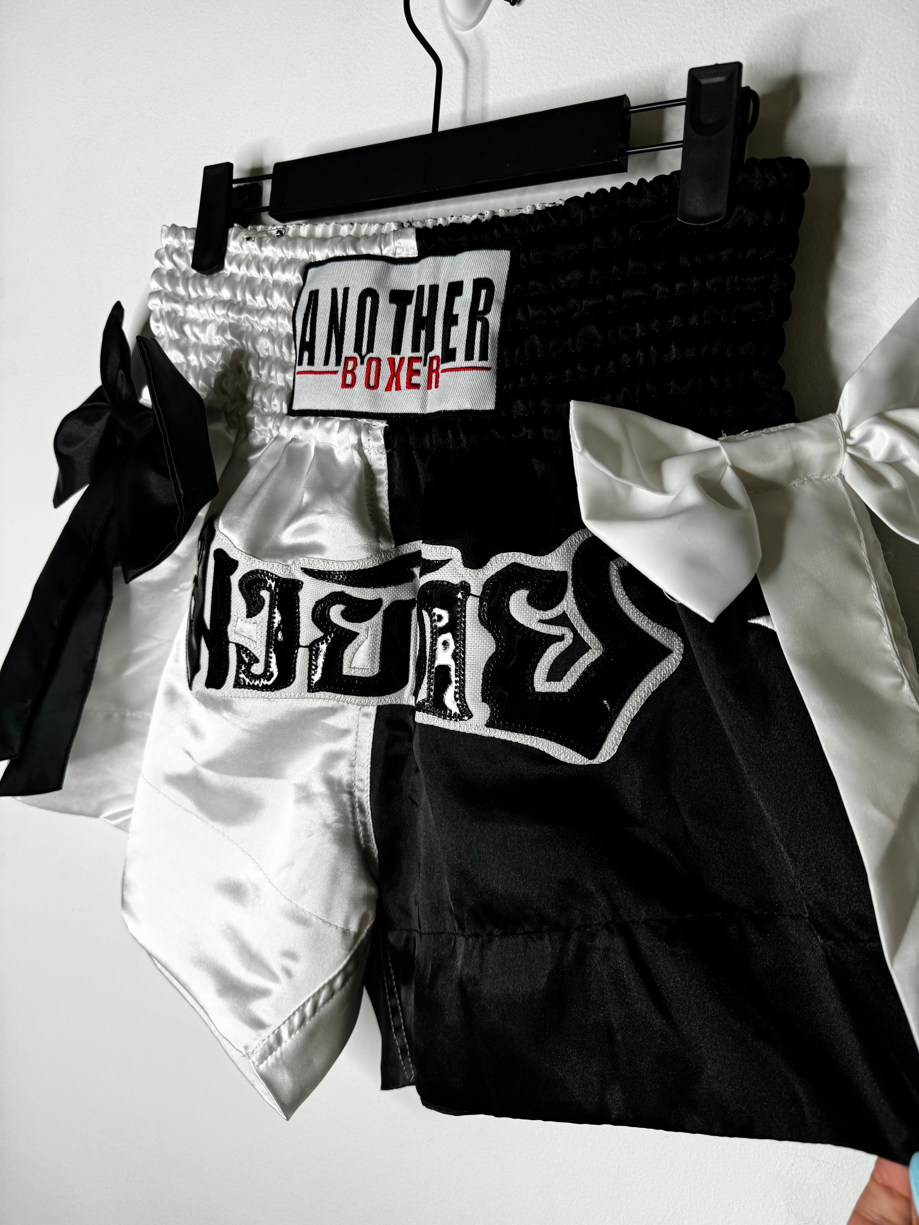 Short MUAY THAI Bow Black & White