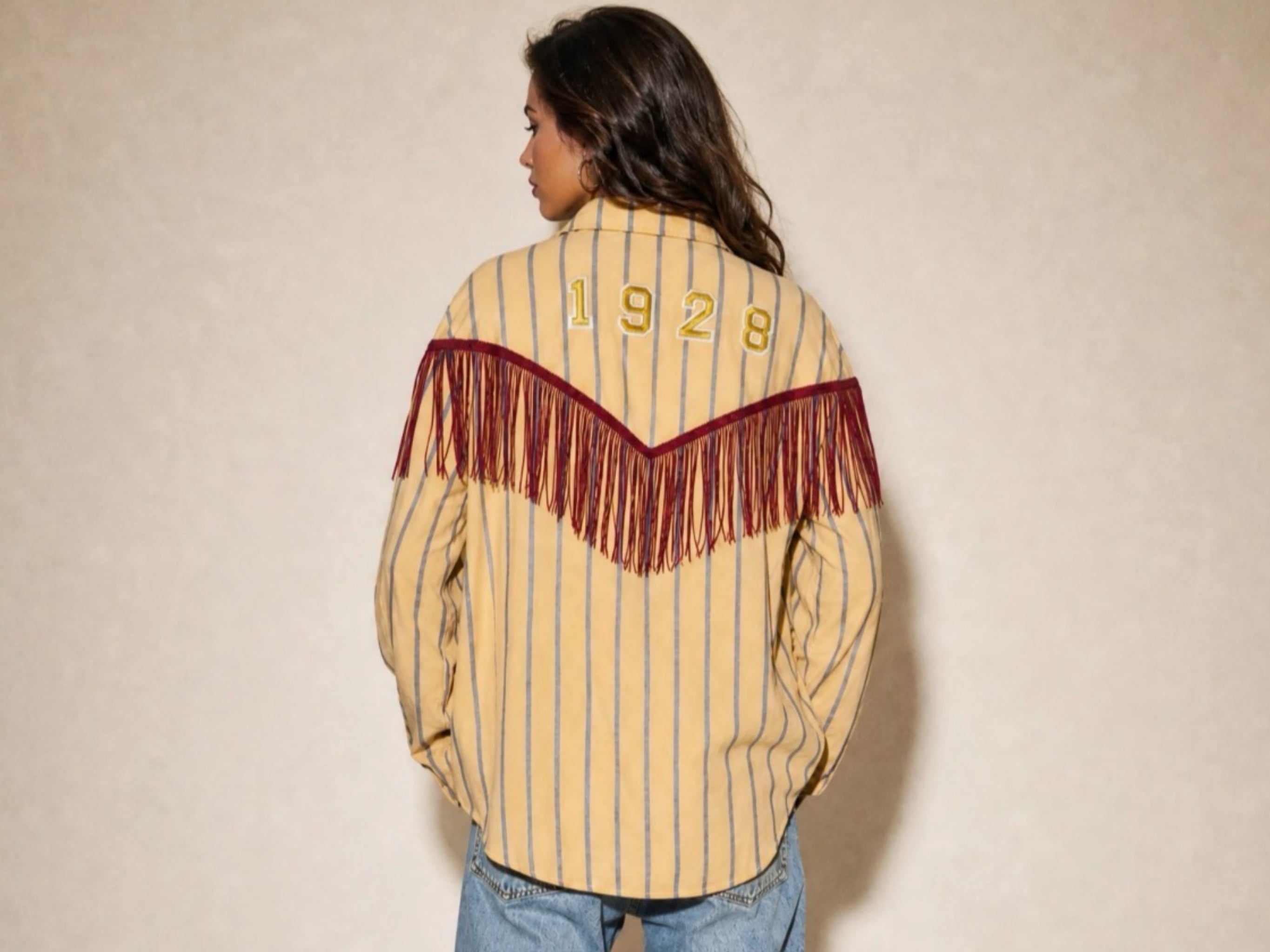 La Sélection Paris est une marque de mode écoresponsable qui réinvente le vintage à travers l'upcycling haut de gamme.