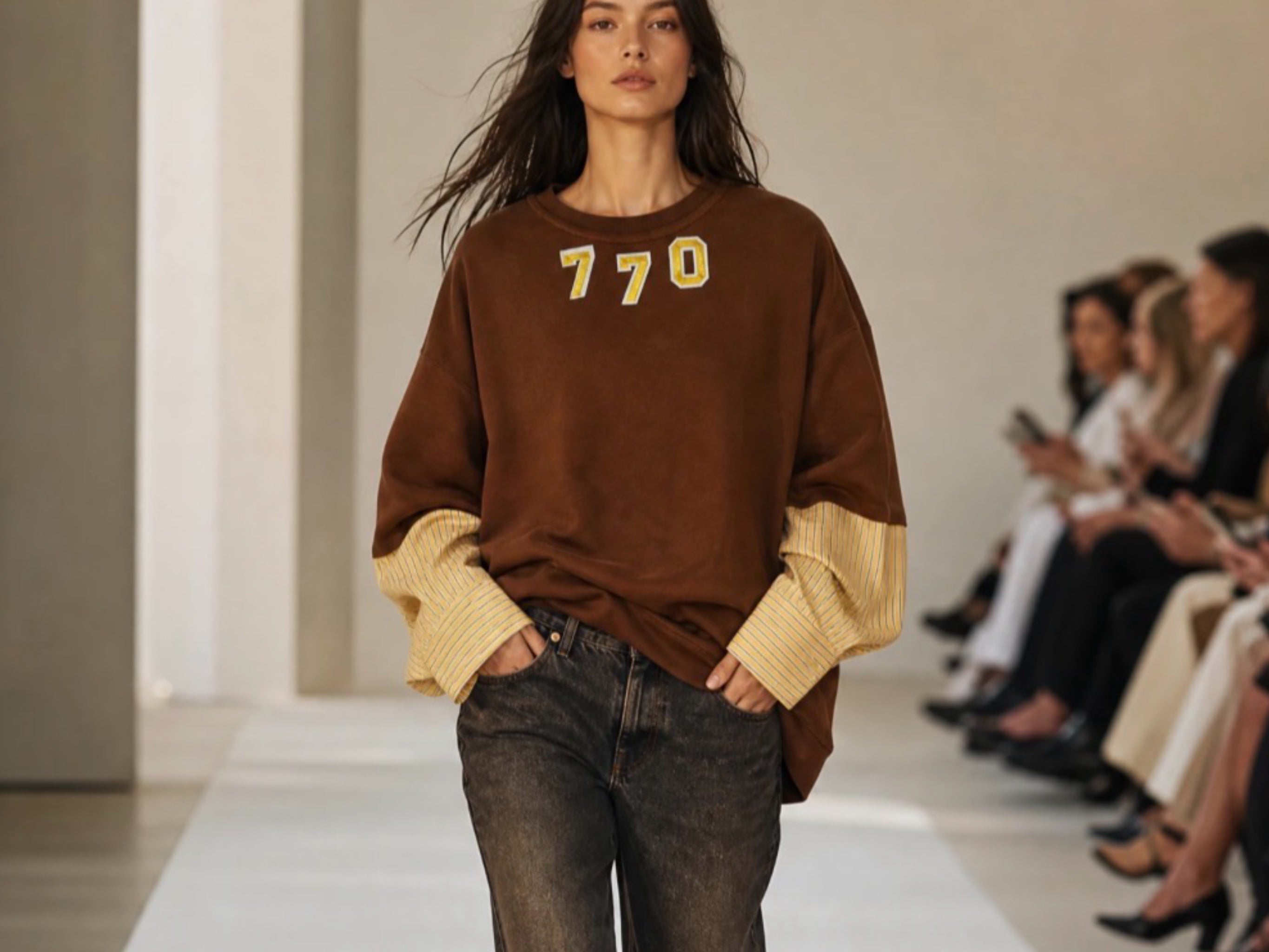 Un mode de vente exclusif : Les vêtements s'arrachent sous forme de collections éphémères ("drops") sur leur site officiel ou, chaque semaine, lors de sessions d'enchères en direct (Lives) très prisées sur l'application Whatnot.