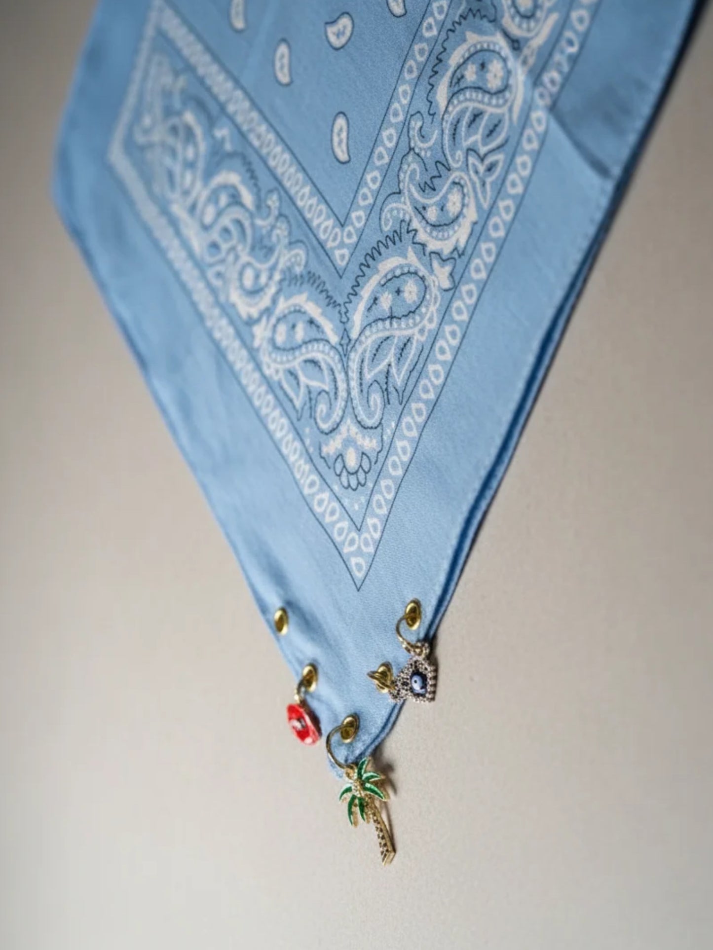 BANDANA AIGUE (1 LETTRES)