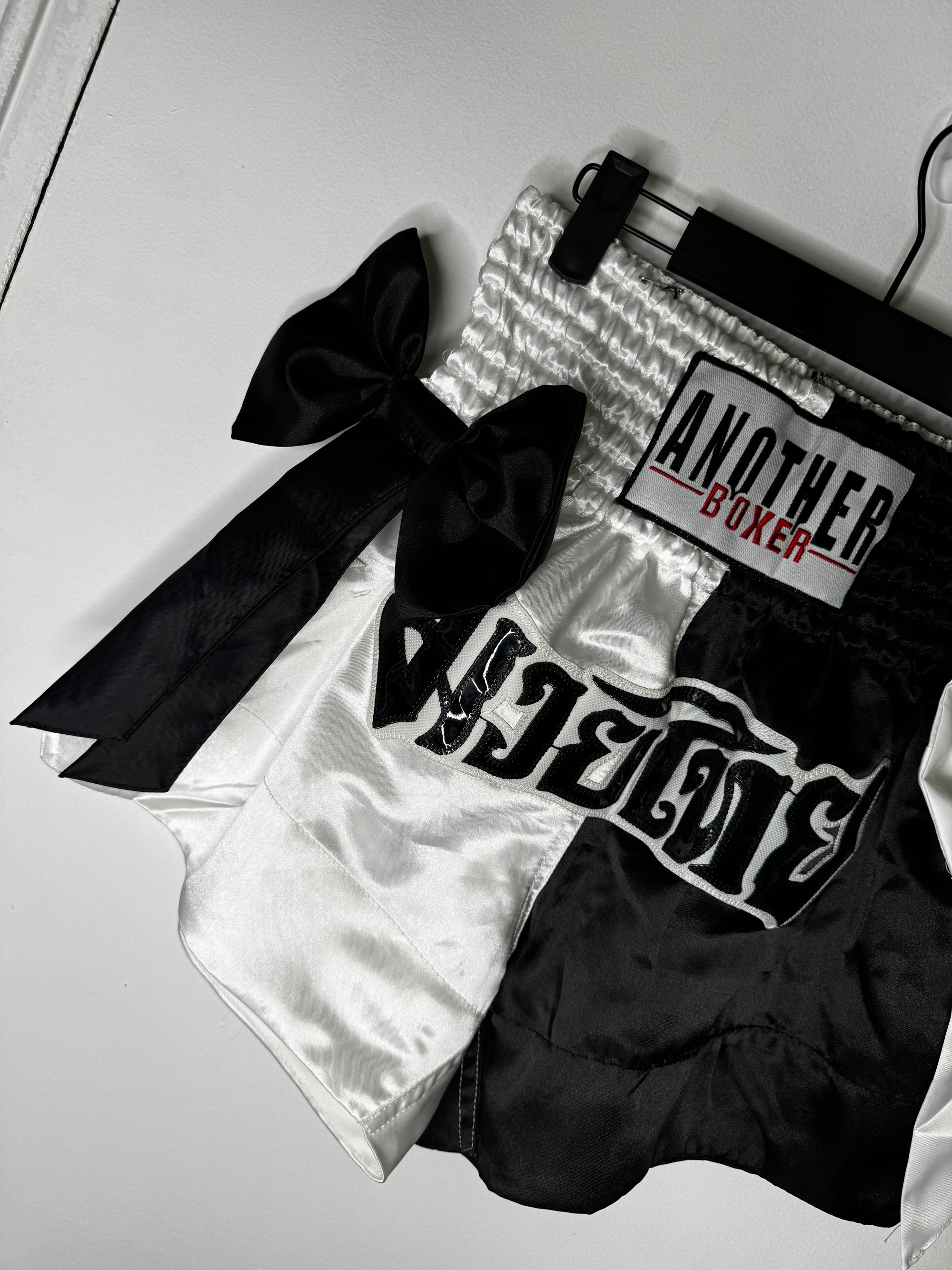 Short MUAY THAI Bow Black & White